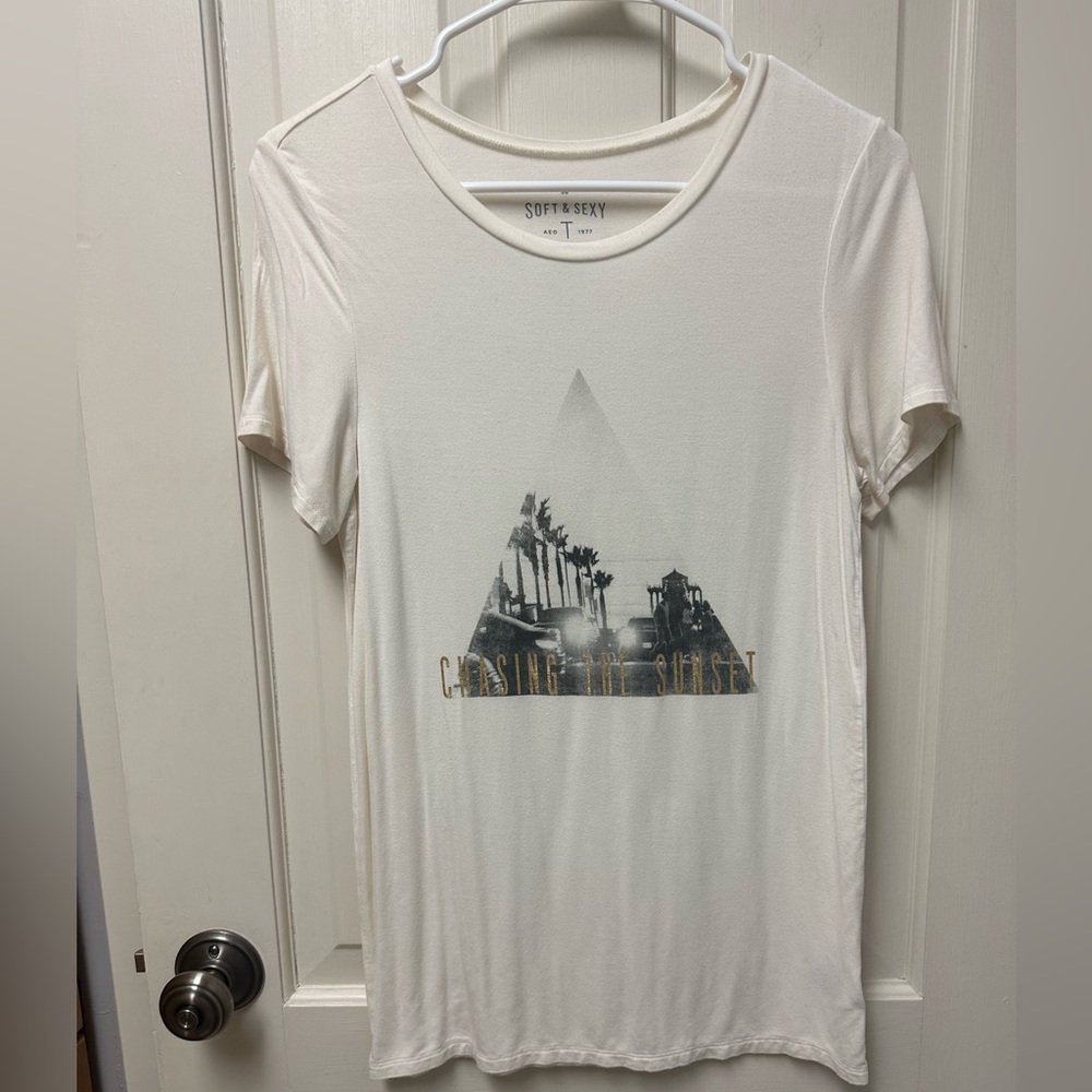 American Eagle Outfitters White Short Sleeve Graphic Tee